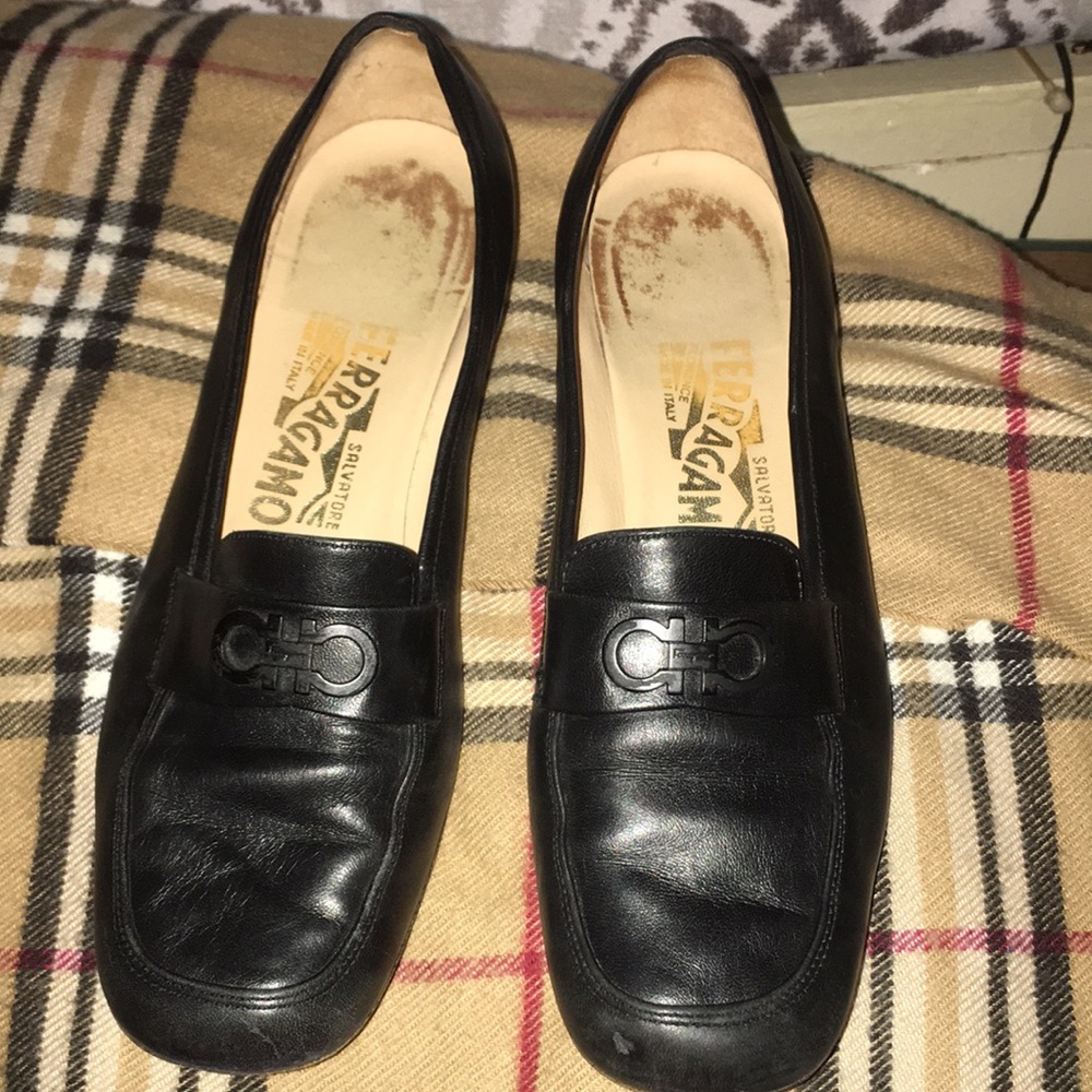 Ferragamo ladies leather shoes 6 and half - Picture 1 of 10